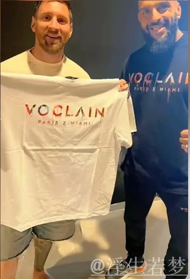 苏亚雷斯自在漫步,无保镖随行,宛若置身家乡! 苏亚雷斯自在漫步,无保镖随行,宛若置身家乡!